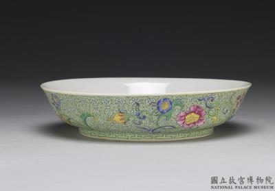 图片[2]-Dish with plum-blossom and bamboo inside a polychrome green exterior in falangcai painted enamels, Qianlong reign (1736-1795), Qing dynasty-China Archive